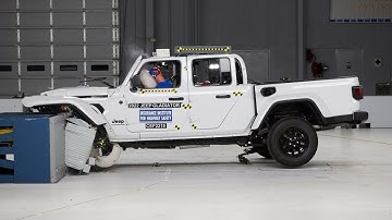 2022 Jeep Gladiator IIHS Updated Moderate Overlap 40% Offset Frontal Crash Test (Extended Footage)