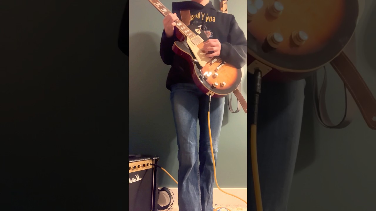 You’ve got ta hold your guitar like this!!! 