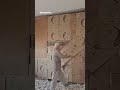 Anciano sirio derriba el muro que escondía la biblioteca de su hijo