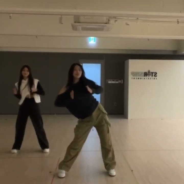 Yujin from Ive dancing to Antifragile by Le Sserafim #kpop