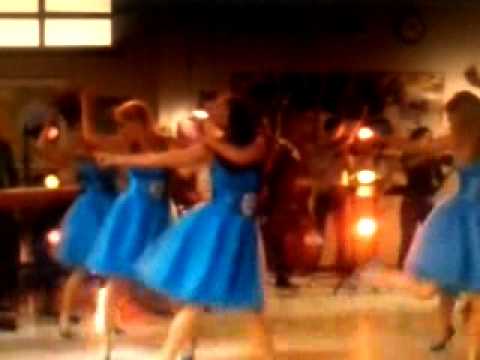Glee "Tell Him" (PERFORMANCE)
