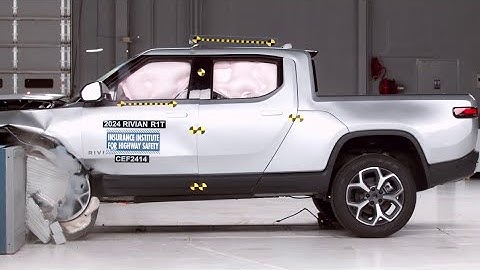 2024 Rivian R1T updated moderate overlap crash test (extended footage)