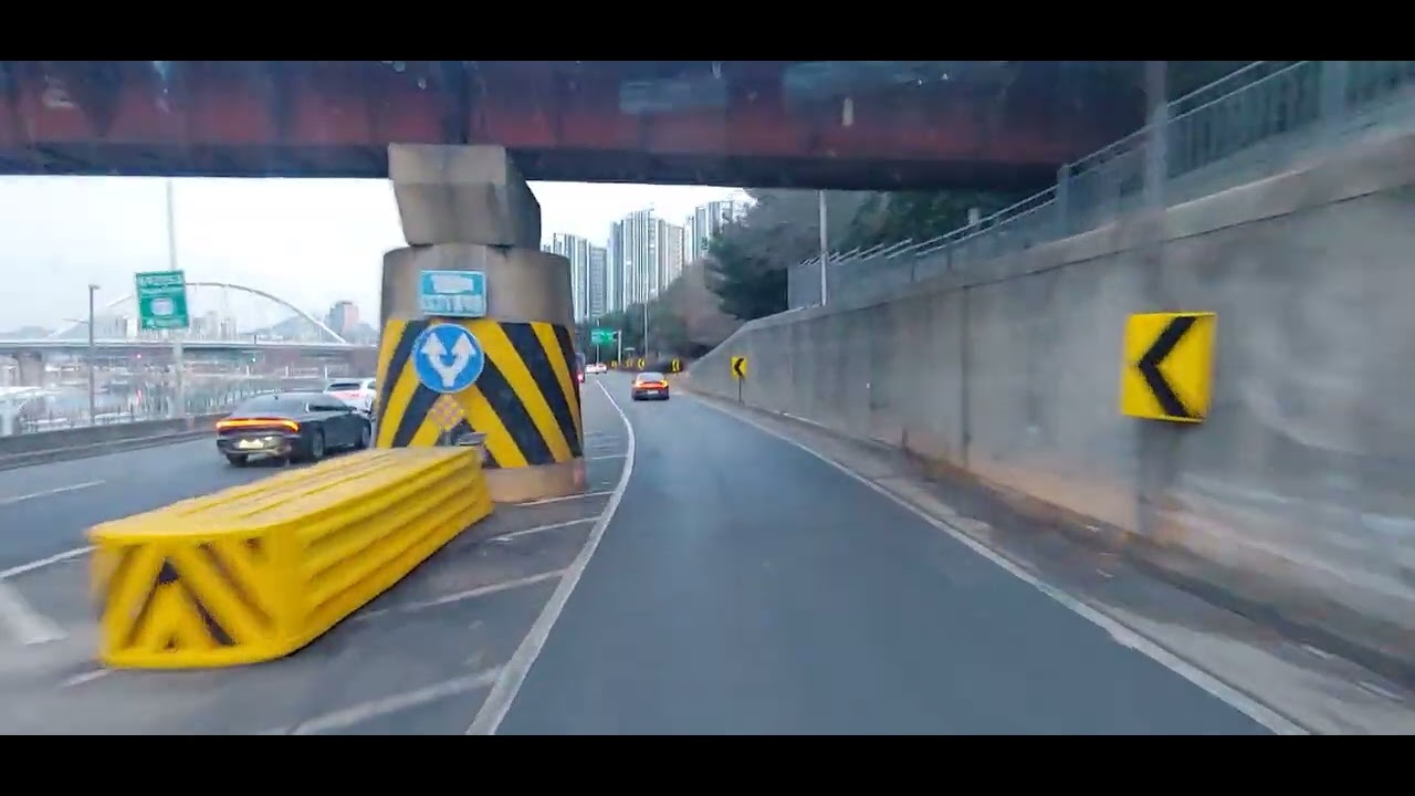 25.01.26 07:30 동부간선도로 대형버스 달리기