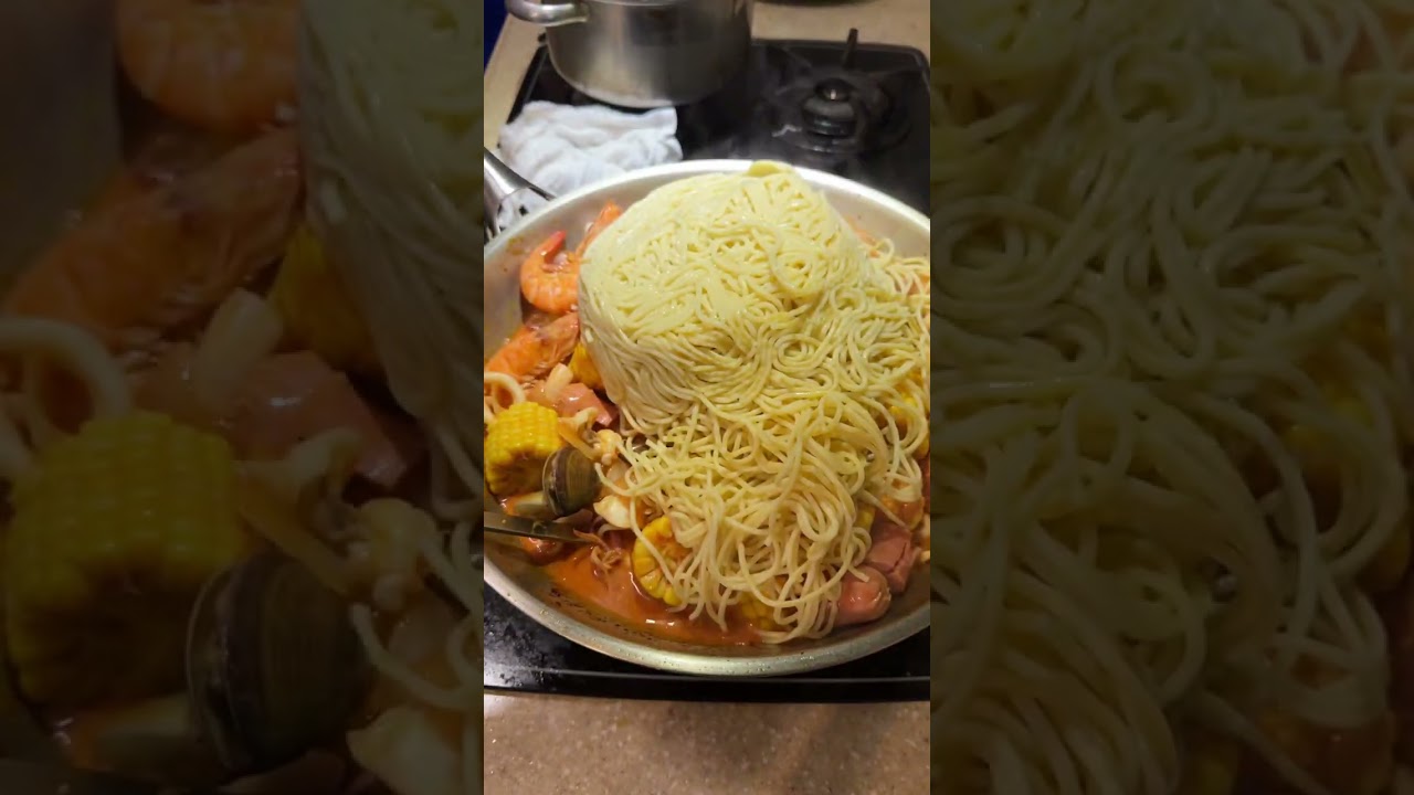 លេីកទី១ធ្វេីក្រឡុកគ្រឿងសមុទ្រ ហៀហេីយបង្រៀនពួកគាត់យកដៃញាំ😬