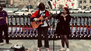 Уличные музыканты «Сид и Ненси» #рокмузыканты , #москва , #гитара