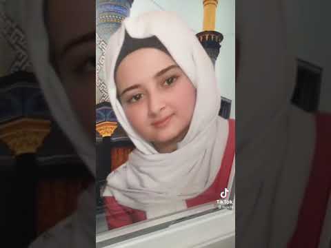 نعي امرأة على قبر بنتها