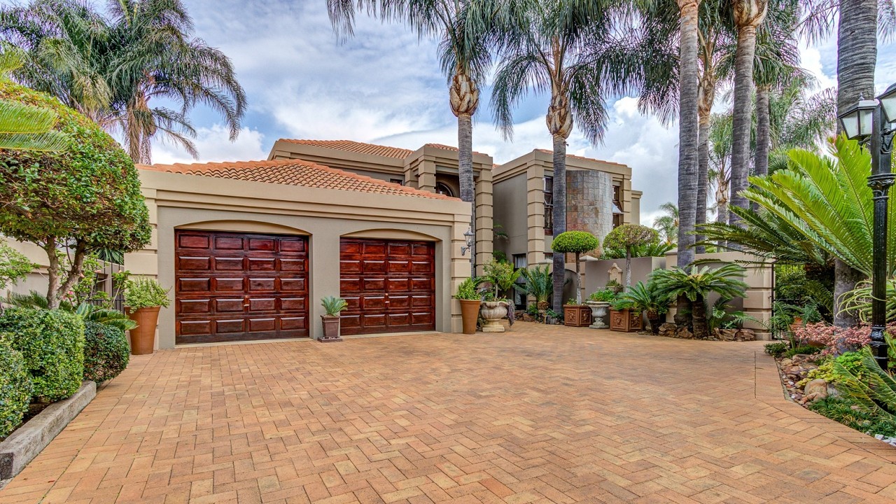 Prestigious Family Home In Outstanding Location