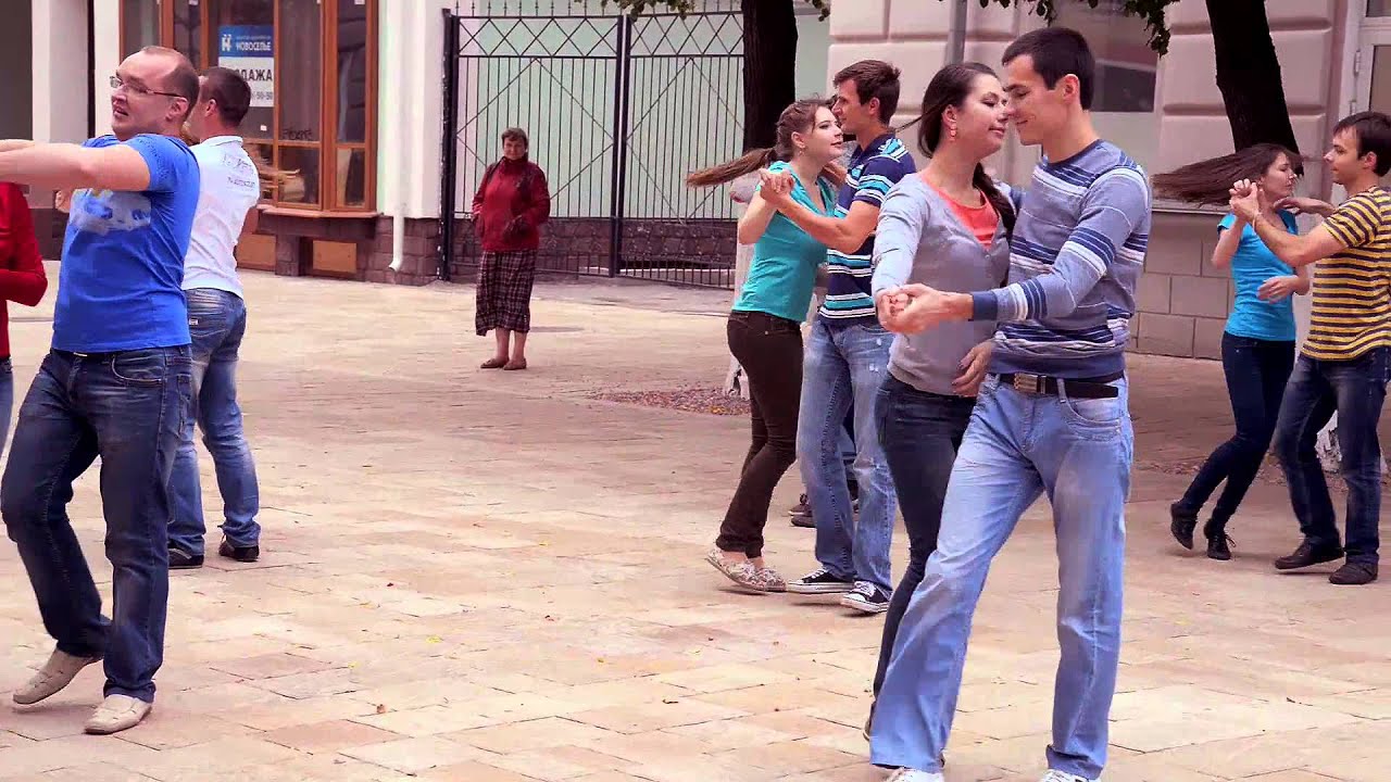 Флешмоб Рязанского клуба парных танцев "Движение" - YouTube