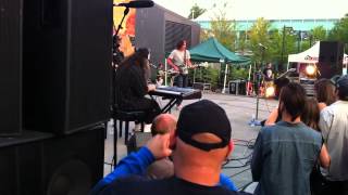 Brad performs &quot;Screen&quot; live @ Seattle Center w/Stone Gossard