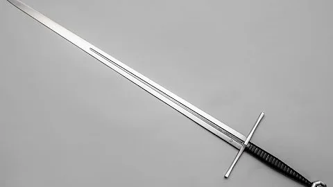 #review -  The Vassal an XIIIa type longsword from #regenyei