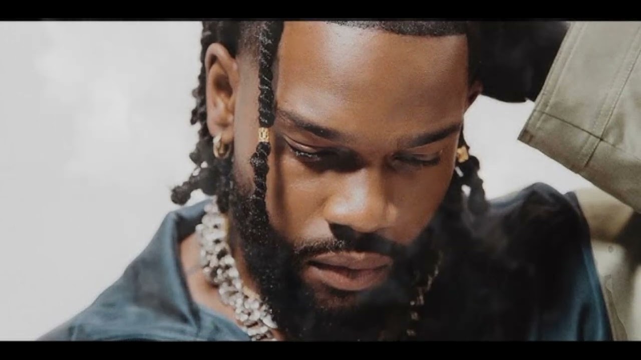 Tayc-juste moi dans ce monde