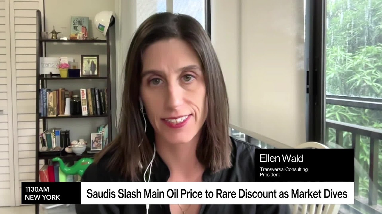 Saudis Slash Main Oil Price to Rare Discount thumbnail