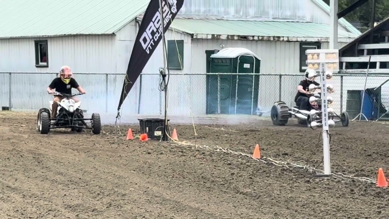 Drag vtt Québec  au Ayer's Cliff Drag N Show 
