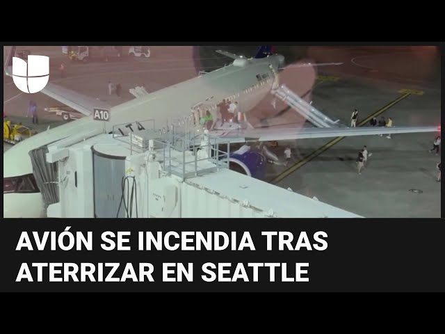 El momento en que la cabina de un avión comienza a llenarse de humo tras aterrizar