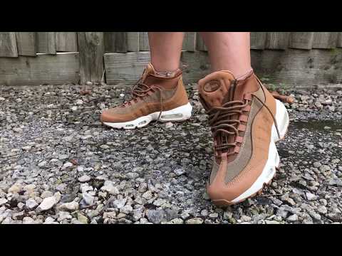 Kate's Nike Airmax 95 sneakerboot sockless shoeplay