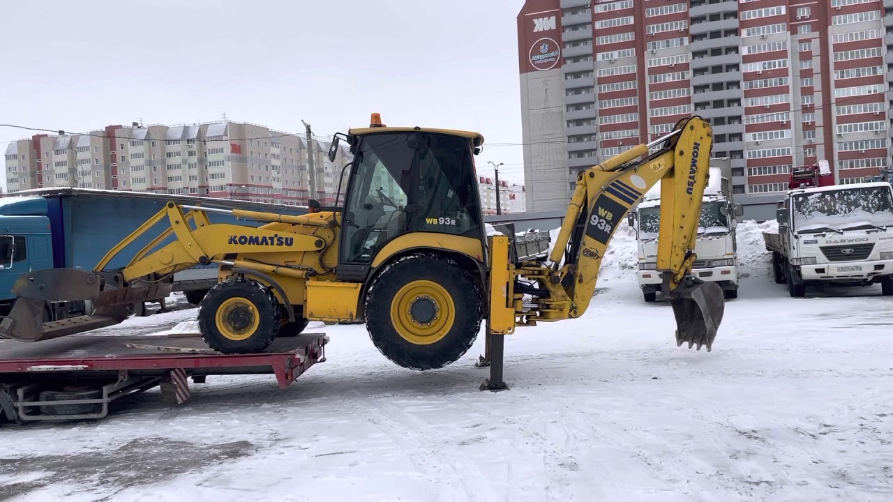 Погрузка Komatsu на трал без сходней