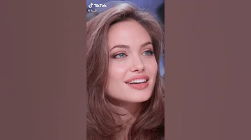 جمال انجلينا جولي لا يصدق 