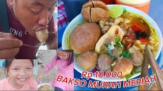 MAKAN BAKSO PINGGIR JALAN BERSAMA DUA CEWEK CANTIK