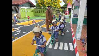 กิจกรรมกลางแจ้ง สนามจราจรจำลองและจักรยานขาไถ่  การเรียนรู้สัญลักษณ์จราจรเบื้องต้น screenshot 4