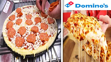 ¿De qué está hecha la pizza con queso de Domino's?