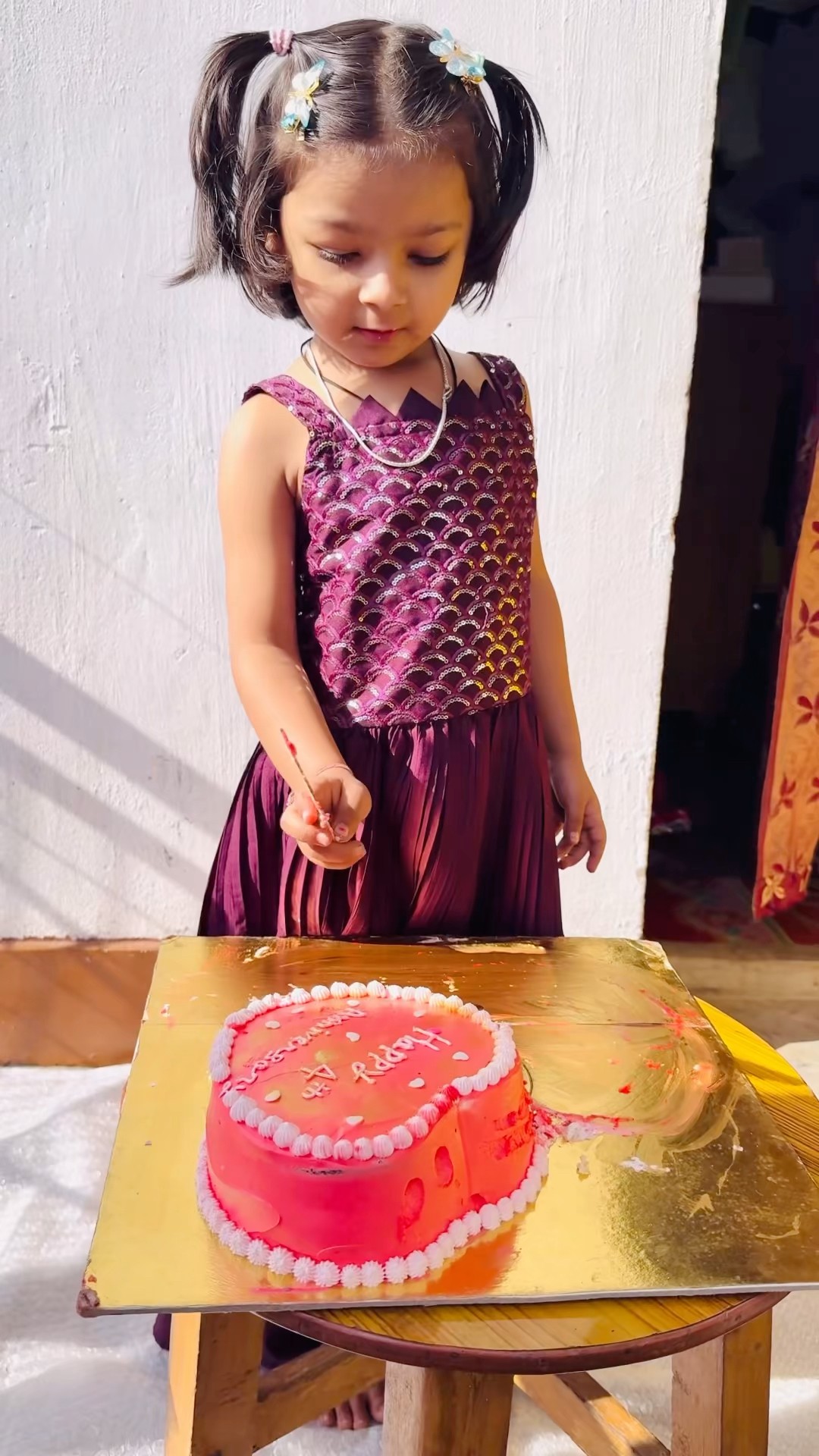 Tooktook happy birthday par ye kaise kar rhi?