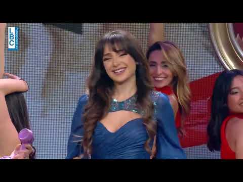 الفنانة كارلا شمعون تجلس على الأريكة الخاصة بالشحرورة صباح وتؤدي أغنية ألو بيروت في  