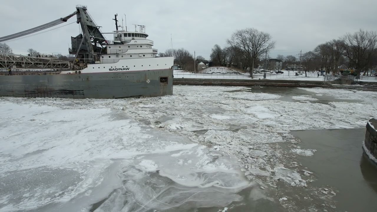 Saginaw heading through ice up the Welland Canal