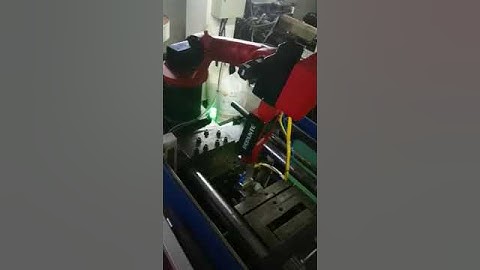 Six axis robot installed on top to take out products from injection molding machine