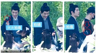 While Jingyi was applying makeup, XiaoZhan picked a flower and brought it to her with a bright smile