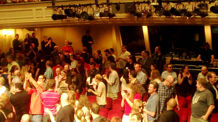 Mark Everett Runs Through Crowd Hugging Everyone
