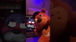 What are you watching feddy…😳😳😳 #fivenightsatfreddys #meme