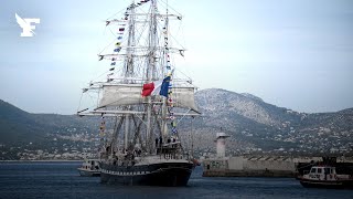 JO 2024: les images de la parade maritime pour l’arrivée de la flamme olympique à Marseille