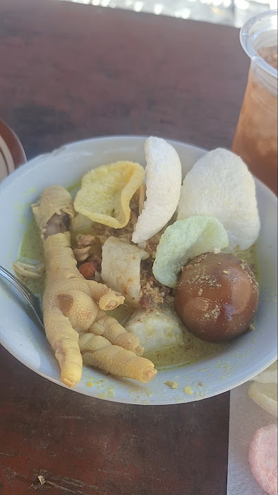 Sarapan pagi lontong opor toping sate ayam #foodnesia #food #kulinerfood #kuliner #kulinerasia