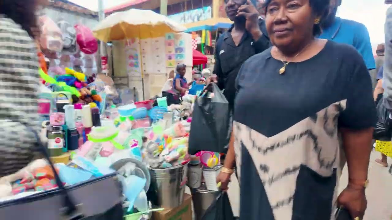 EVENING IN GHANA ACCRA MAKOLA MARKET STREETS
