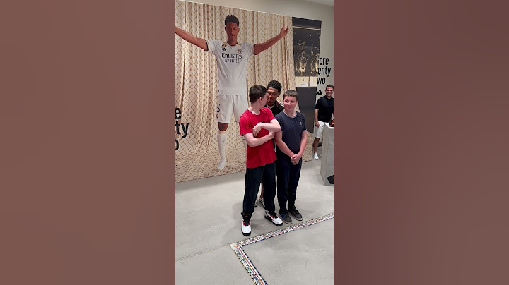 Jude Bellingham surprises two fans at Birmingham pop-up shop event