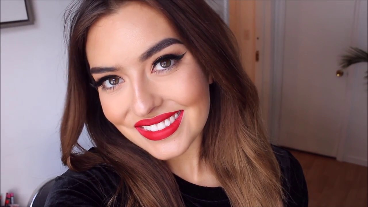 Classic Wing and Red Lip