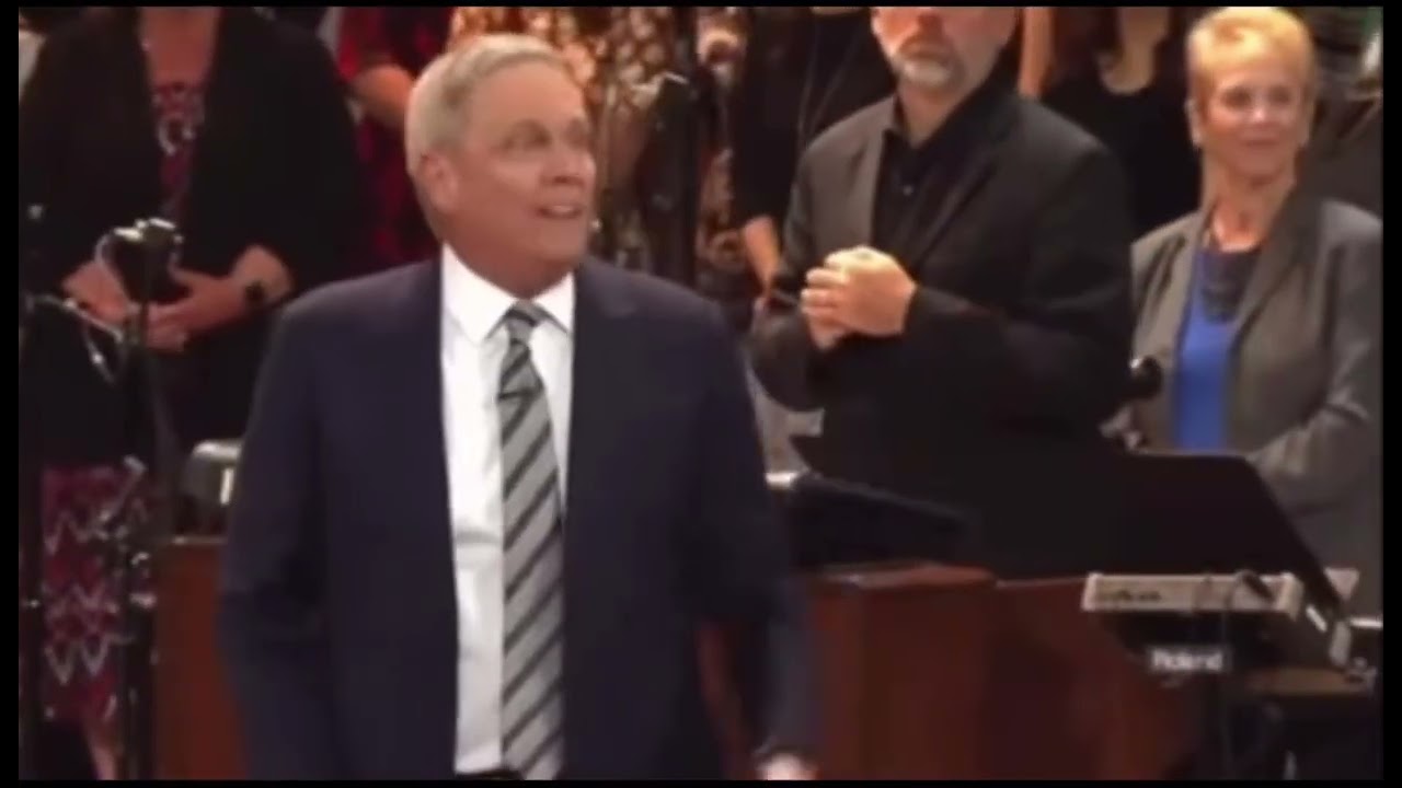 У него божественный вид.