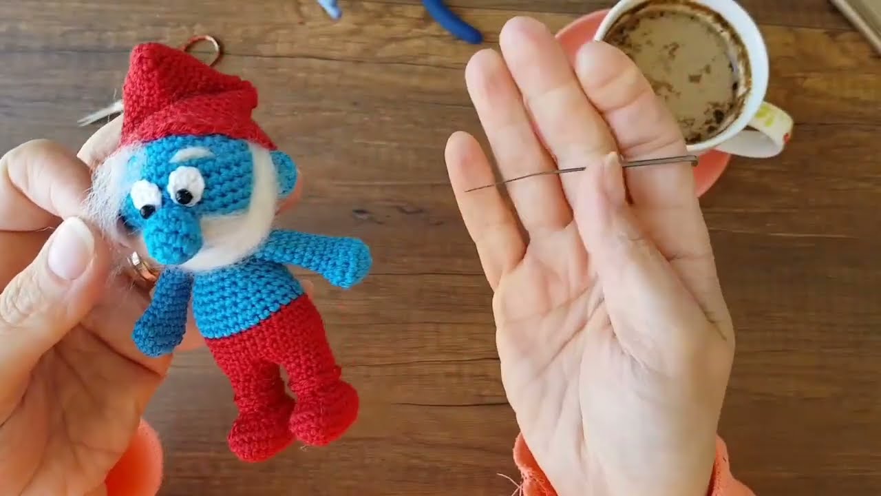 طريقة اضافة الفلت على دمى الكروشيه باستخدام ابرة الفلت