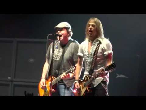 Black Stone Cherry - Rolling In The Deep