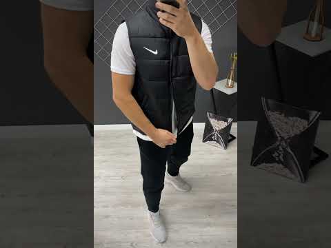 Жилетка чоловіча Nike чорна. Безрукавка Найк стьобана, видео 1