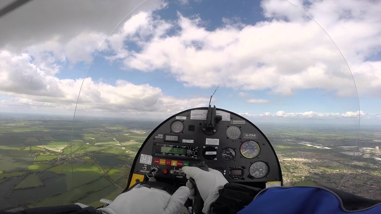 Gyrocopter cross country The Jet Age museum (Gloucestershire) from