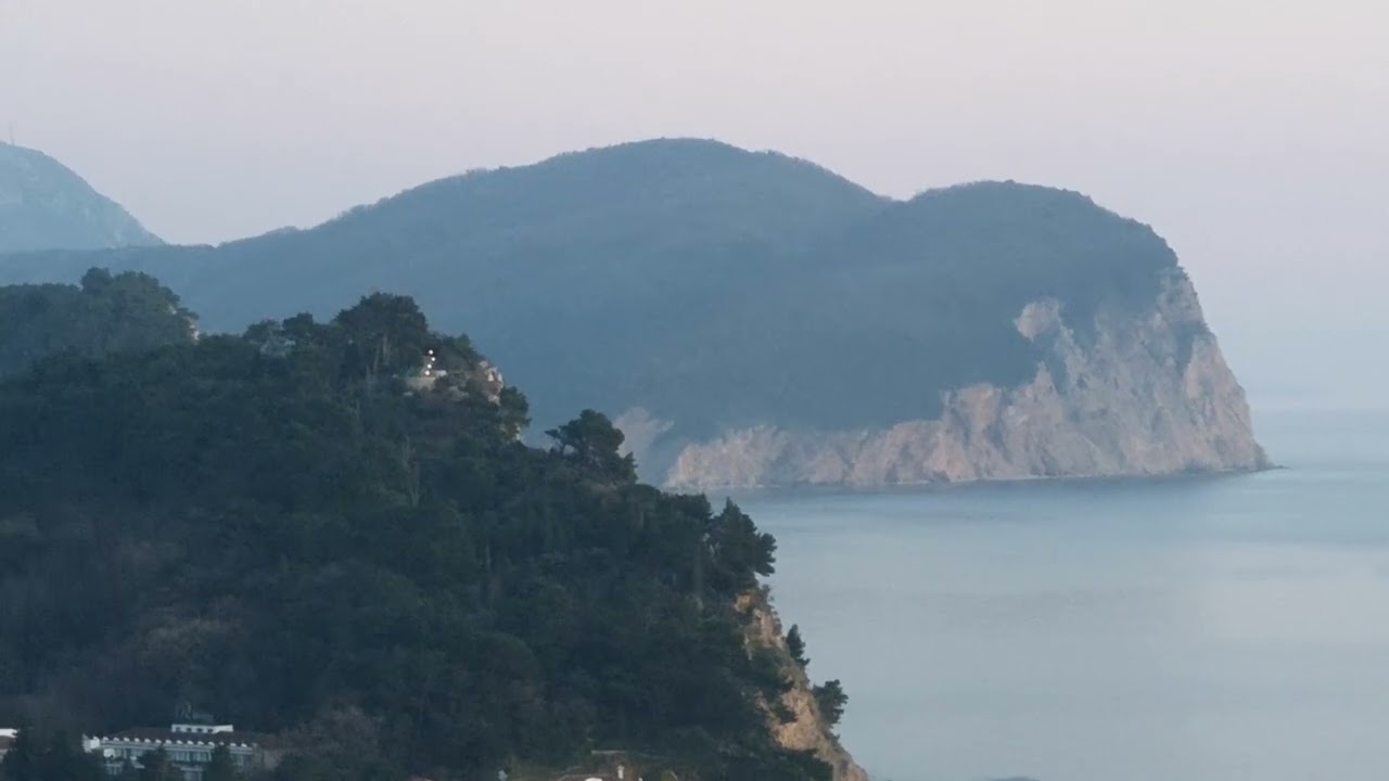 "По-дорожное. Путешествия и истории творчества". О горах и Де Керико