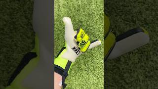 🤯 𝗘𝗦𝗧𝗘 𝗚𝗨𝗔𝗡𝗧𝗘 𝗘𝗦 𝟯𝘅𝟭🔥 #Futbol #Goalkeeper #GK #Gloves #Training
