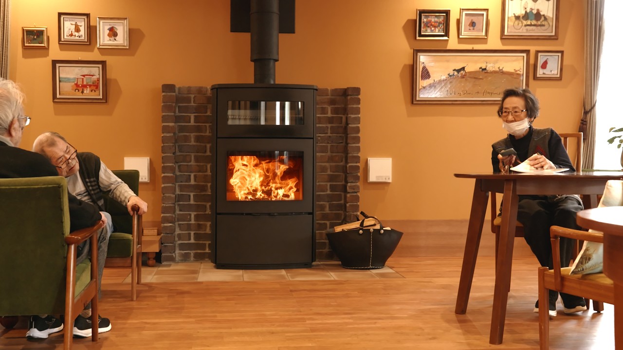 コミュニティの中の薪ストーブ|A Stove at the Heart of Community コミュニティの中の薪ストーブ|A Stove at the Heart of Community