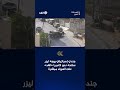 جندي إسرائيلي يوجه ليزر سلاحه إلى كاميرا «الغد» بعد العملية التي قتل فيها جنديان إسرائيليان بالخليل