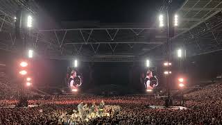 Coldplay, Natalie Imbruglia &amp; Jacob Collier Cover Summer Nights from Grease (Wembley 16/08/22)