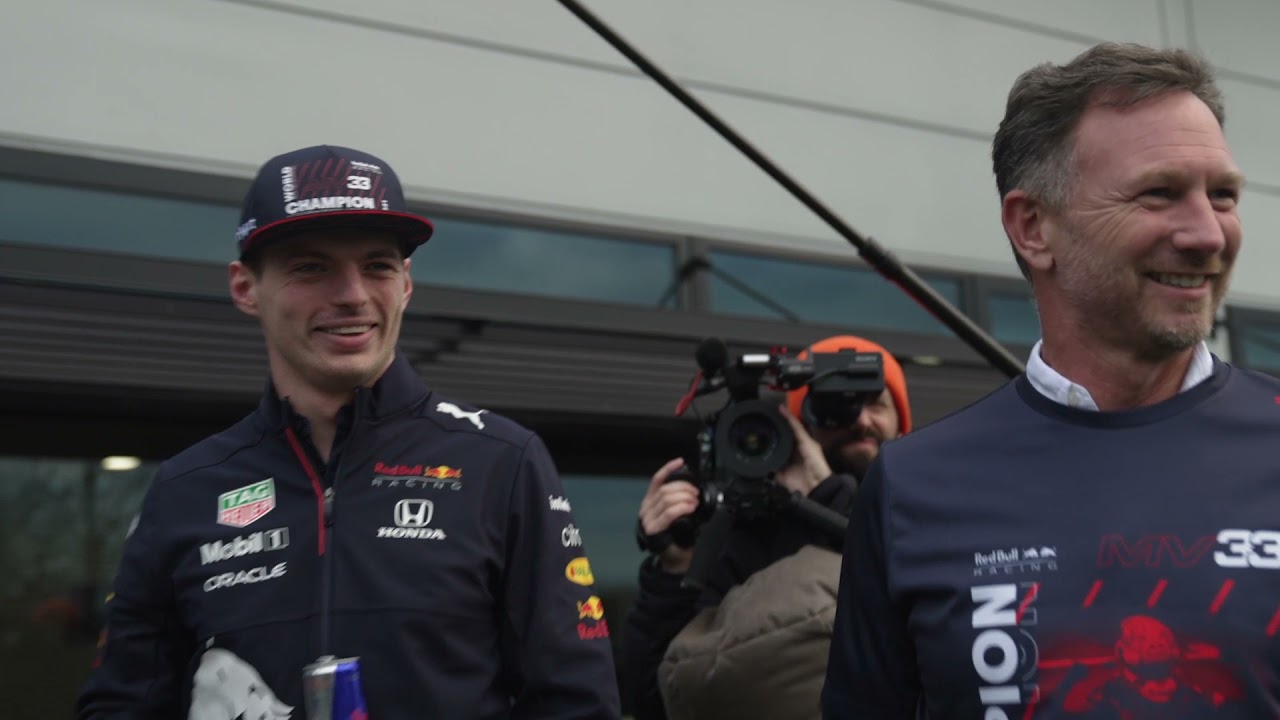 21年f1王者フェルスタッペン ホンダnsxでレッドブル本拠ミルトンキーンズに凱旋 Youtube