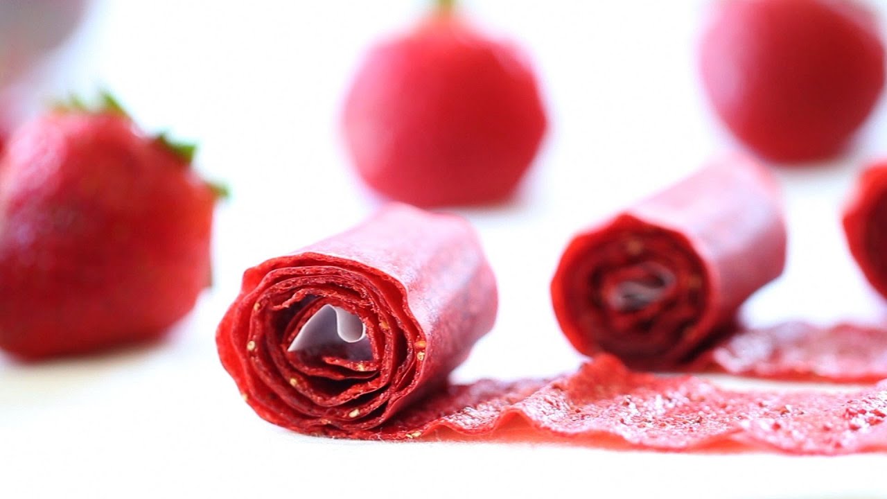 Homemade Strawberry Fruit leather rolls recipe +10M | BuonaPappa
