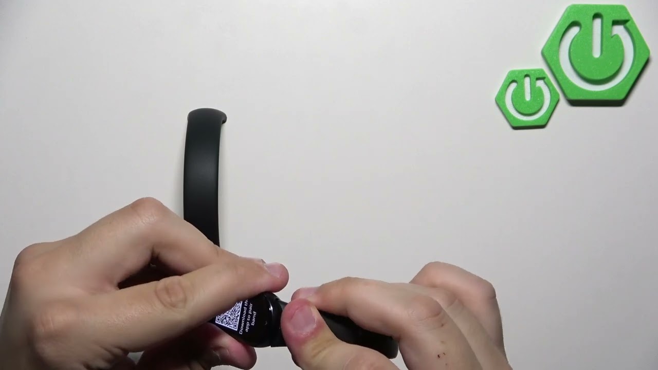 XIAOMI Smart Band 10 – How to Put On Bands