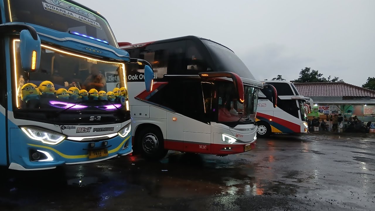 Hunting bus di jalan dan melihat aktivitas bus di Terminal Pondok Pinang pada hari ke dua puasa